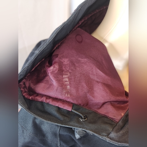 Oakley Parka - Picture 9 of 11
